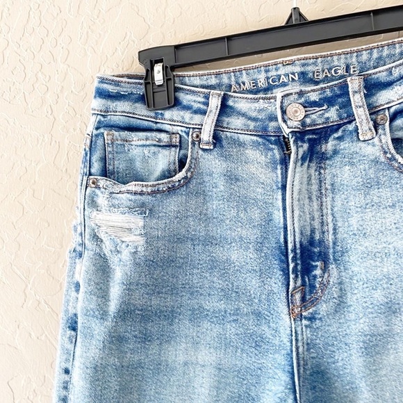 American‎ Eagle Lighter Wash Mom Jeans - Picture 5 of 9